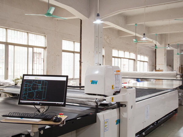 全自動拉布裁床機(jī)